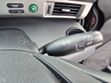 扱いやすさに配慮されたウインカーレバー。運転時の安心感を高めます。
