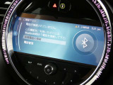 スマートフォンをBluetooth接続することによって、ハンズフリーで通話が可能です!