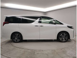 選ぶなら、トヨタの安心U-Car!![安心1]「まるごとクリーニング」でキレイで気持ちいい![安心2]「車両検査証明証」でクルマの状態がひと目でわかる![安心3]「ロングラン保証」で買ってからも安心!