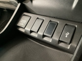 【USBポート】USBポートも装備されています♪スマートフォンのオーディオに連携も可能です。今や欠かせない装備の一つです!
