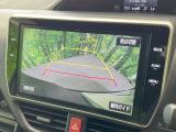 【バックカメラ】駐車時に後方がリアルタイム映像で確認できます。大型商業施設や立体駐車場での駐車時や、夜間のバック時に大活躍!運転スキルに関わらず、今や必須となった装備のひとつです!