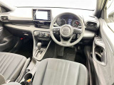 運転席まわりです。 各操作スイッチは使いやすい位置に配置されてます。