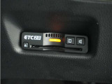 ◆ETC2.0装着◆進化したドライブ体験。料金収受システムだけだったETCが生まれ変わって、高速道路を賢く使うETC2.0に進化しました。多彩な情報サービスが便利で快適なドライブ体験を提供します。