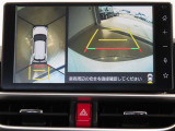 車両を上から見たような映像を映し出すパノラミックビューモニター付きです。