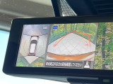 【アラウンドビューモニター】専用のカメラにより、上から見下ろしたような視点で360度クルマの周囲を確認することができます☆死角部分も確認しやすく、狭い場所での切り返しや駐車もスムーズに行えます。