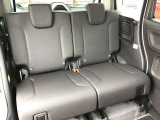 ☆後部座席シート廻り☆ ☆リアシートも快適な乗り心地☆シ-トの乗り心地が良く、旅行など長距離運転にも向いています。