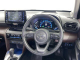 運転席まわりです。 各操作スイッチは使いやすい位置に配置されてます。