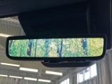 【デジタルインナーミラー】後席の大きな荷物や同乗者で後方が確認しづらい時でも安心!カメラが撮影した車両後方の映像をルームミラー内に表示。クリアな視界で状況の確認が可能です!