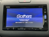 ホンダ純正ギャザズメモリーインターナビ付きです!CD・DVD再生、ミュージックサーバー、フルセグTV視聴、Bluetooth接続可能です!