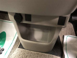 センターロアボックスはCDケースが収納できるくらいの大きさです。