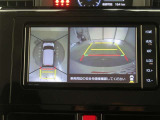 パノラミックビューモニター付きです。車両を上から見たような映像をディスプレイオーディオ画面に表示。運転席からの目視だけでは見にくい、車両周辺の状況をリアルタイムでしっかり確認できます。