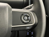 【アダプティブクルーズコントロール】 走行中に先行車の様子を検知しながら、設定した速度の範囲内で先行車との距離のキープを支援!疲れにくく、長距離運転中の渋滞なども快適に運転できます。