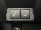 シートの座面と背面を温める運転席/助手席シートヒーターを装備。体を冷やしたくない女性にうれしい装備を揃え、冬の寒い日や寒冷地でのドライブを快適にします。