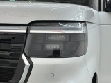 LEDヘッドライトは、点灯の瞬間から最大光量を発揮し、突然暗くなるトンネルなどでの安定感を高めます。
