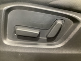 こちらのグレードは助手席にもパワーシートを装備しております!運転席同様お好みで調整が可能です!