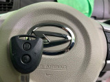 【キーレス】少し離れた場所からでもボタン一つでドアの開錠・施錠ができるのでとっても便利!ドアの鍵穴周りに傷をつけることもありません♪