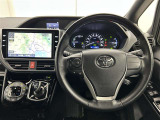 スポーティームード溢れる運転席周りですね。 クイックなドライビングに対応できるよな運転席回りになっています。 ドライブがますます楽しくなりますね!