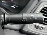 【オートライト(AUTO)】外の明るさをシステムが感知して、自動でヘッドライトが点灯します。ヘッドライトをつけ忘れを防ぐ便利機能です。