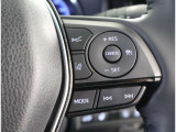 アダプティブクルーズコントロール機能付きです。走行中に先行車の様子を検知しながら、設定した車速の範囲内で先行車との距離のキープを支援します。詳細は販売店スタッフまでおたずねください。