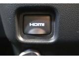 音声と映像が1本のケーブルで伝送できる便利なHDMIを装備しています。iPhoneやスマートフォンの画面と全く同じ画面がカーナビの画面に表示されるので、地図アプリや動画などのミラーリングが可能です。