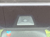 【ホンダセンシング】走行中に前方の車両等を認識し、衝突しそうな時は警報とブレーキで衝突回避と被害軽減をアシスト。より安全にドライブをお楽しみいただけます。