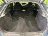 後席を格納すると、これだけの広さが!シーンに合わせたシートアレンジで、大きな荷物も積むことが出来ます♪