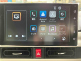 【9インチスマホ連携ディスプレイオーディオ】 対応しているスマホアプリを大画面で使えます!フルセグテレビやラジオの視聴、Bluetooth接続による音楽鑑賞、ハンズフリー通話なども利用可能です。