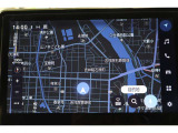 スマホやiPhoneと連携し、対応アプリを表示させて使うディスプレイオーディオPlus。CD・DVD・フルセグTV対応です。ナビ連動ETC2.0搭載。利用日や料金確認がモニターで出来ますよ。