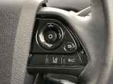 前方の車との車間を設定し、スピードを上げたり緩めたりを自動で行ってくれる追尾式の「レーダークルーズ」。上級装備の一つです!高級車にしかつかない嬉しい機能です。