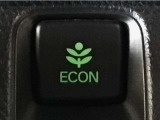 ★ECONスイッチ★ エコドライブを加速しよう!スイッチをONにすると、運転の仕方によるロスを抑え込み燃費をよくするようクルマが頑張ります(*^ー^*)燃費向上にチャレンジ♪