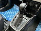 【フロアシフト】インパネシフトが多いコンパクトカーですが、フロア式を使い慣れた方も多いと思います♪