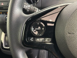 ステアリングにオーディオ操作スイッチが付いています。オーディオ画面に直接タッチしなくても操作が出来ますので、運転に集中できます。
