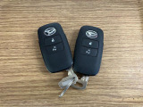【スマートキー】 スマートキーを携帯していれば、ドアハンドルのボタンを押してロックの解除ができ、パワースライドドアもワンタッチで開閉できます