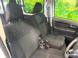 運転席まわりには十分なスペースがあり、大柄な方でもゆったり運転していただける環境です。