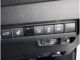 VSC(Vehicle Stability Control)付です。 横滑りを防止する装置です。 万が一の時に作動する、安全のための装置です。