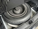 【スペアタイヤ付き☆彡】走行中にパンクしてしまった場合でも、その場でスペアタイヤに交換すれば、ロードサービスを待つことなく自力で最寄りの修理工場やガソリンスタンドまで移動できます!