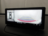狭い場所での駐車やすれ違いなどでより的確な運転操作に役立つ360&deg;ビューモニターが装備されています。