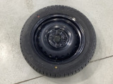 当社にてデモ走行時に装着していたワンシーズン使用の中古スタットレスタイヤ+ホイール4本セットを用意致しました。(2025年製、タイヤ+ホイールは現状渡し、保証対象外です)