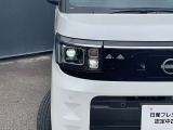 LEDライトは白色光で遠くまで明るく照らし、夜間の安全運転をサポートします