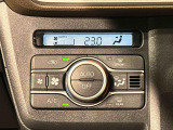 車内空調は&rdquo;AUTOエアコン&rdquo;にお任せ。運転に集中出来ますよ!