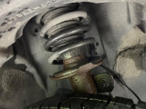 お車を安心してお乗りいただく為には、足回りの定期点検が欠かせません。サービスサポート(有償保証)では無料点検もご提供しており、安心のカーライフをお過ごしいただけるサポート体制が整っています。
