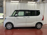 【スマートアシスト搭載車】 衝突回避支援ブレーキ機能(対車両・歩行者)、衝突警報機能(対車両・対歩行者)、誤発信抑制制御機能などの機能で安全な運転をサポートします