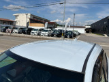 中古車という商品の特性ルーフには子キズや塗装しみ細かな凹み等があります
