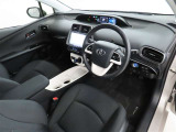 シンプルで使いやすいデザインの運転席です。