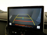 車庫入れや駐車で威力を発揮するのがバックモニター!ナビディスプレイに後ろの様子が映し出されるから安心です。