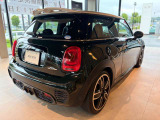 かわいいテールのデザインはほかの車にはない魅力があります。ひと目で&ldquo;MINI&rdquo;とわかるデザインはアナタを虜にしてしまうかもしれません