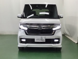 LEDヘッドライトを装備しています。LEDヘッドライトはとても明るく、雨の日や夜間走行も安全・安心です。オートライトコントロール付きで周囲の明るさに応じて自動で点灯・消灯します