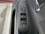 狭い駐車場で便利な電動格納ドアミラーが付いています。