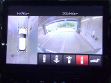 トップビュー、リアビュー、パノラマビューなど多角的な角度からの映像をつなぎ合わせてディスプレイに表示し駐車操作をアシストします。