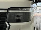 LEDヘッドライトは、点灯の瞬間から最大光量を発揮し、突然暗くなるトンネルなどでの安定感を高めます。